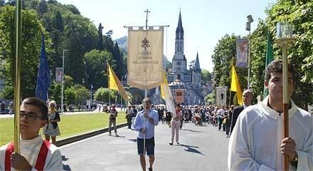 Fill 440x240 lourdes processione eucaristica 440x240