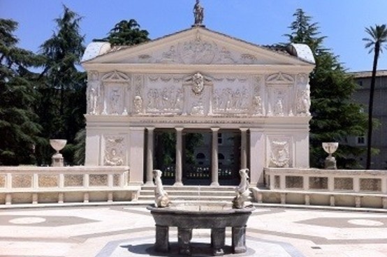 Fill 554x368 courtyard of the casina pio iv 2